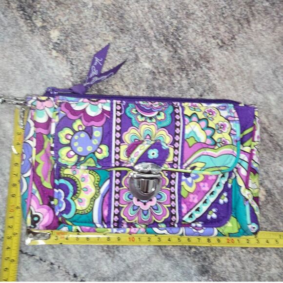Vera Bradley Heather Paisley Quilted Push Lock Closure Zip Around Wristlet - Picture 3 of 5